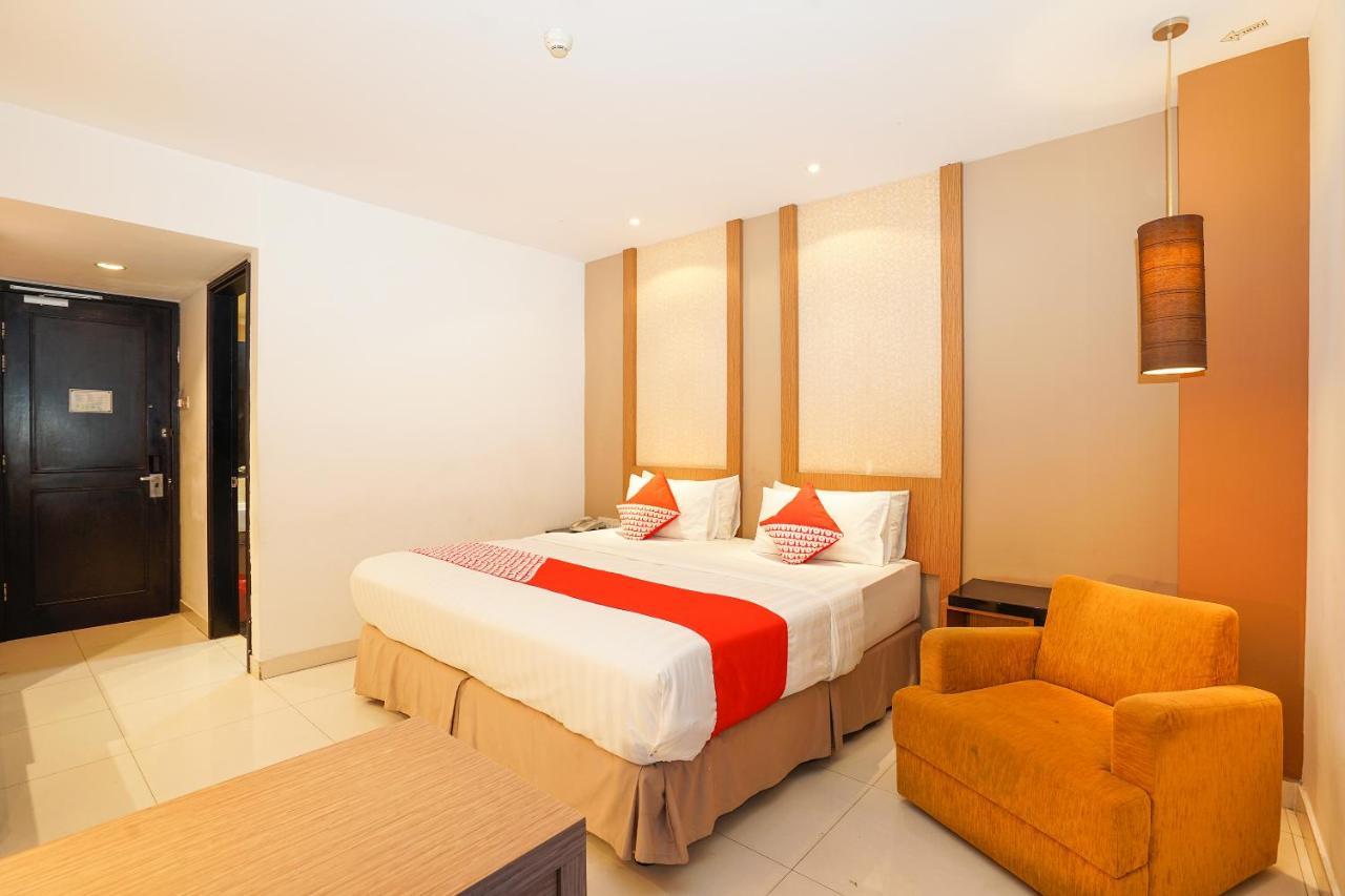 Oyo 197 Prime Royal Hotel Kapasari Екстер'єр фото