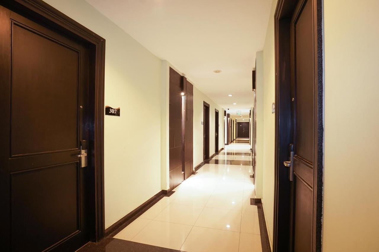 Oyo 197 Prime Royal Hotel Kapasari Екстер'єр фото