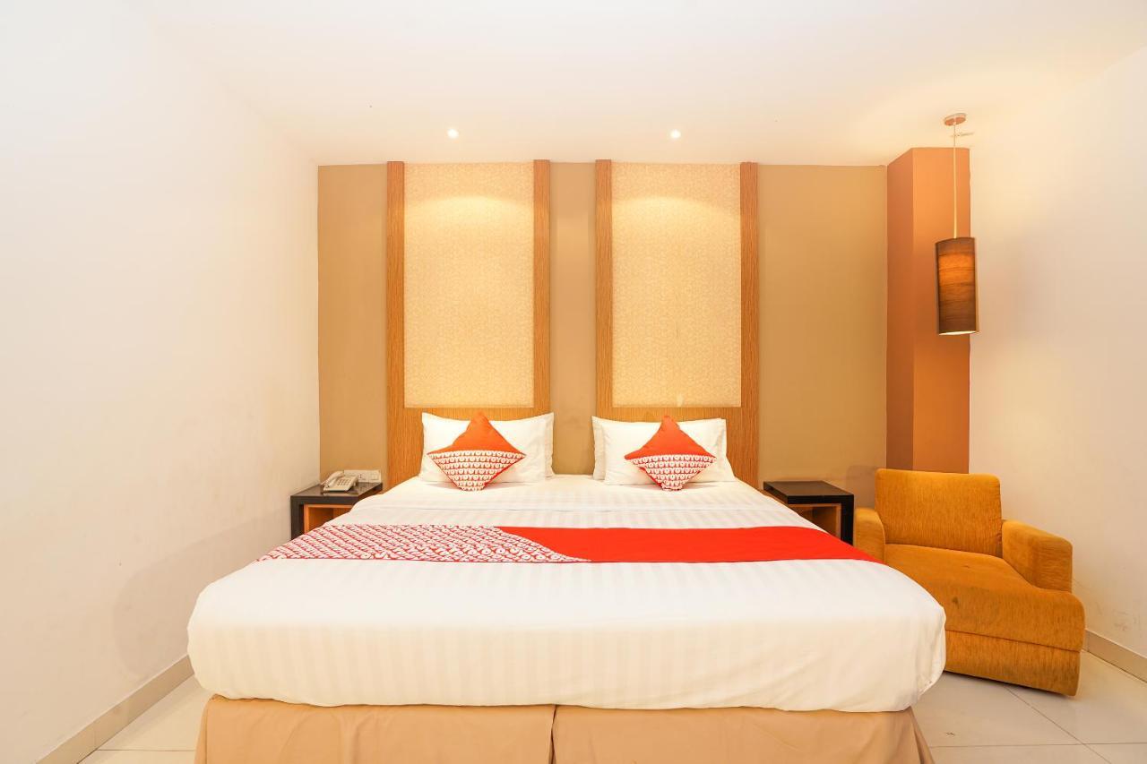 Oyo 197 Prime Royal Hotel Kapasari Екстер'єр фото