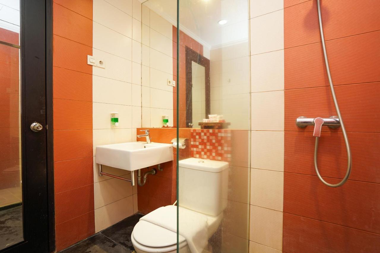 Oyo 197 Prime Royal Hotel Kapasari Екстер'єр фото