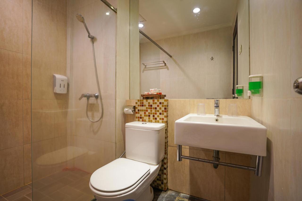 Oyo 197 Prime Royal Hotel Kapasari Екстер'єр фото