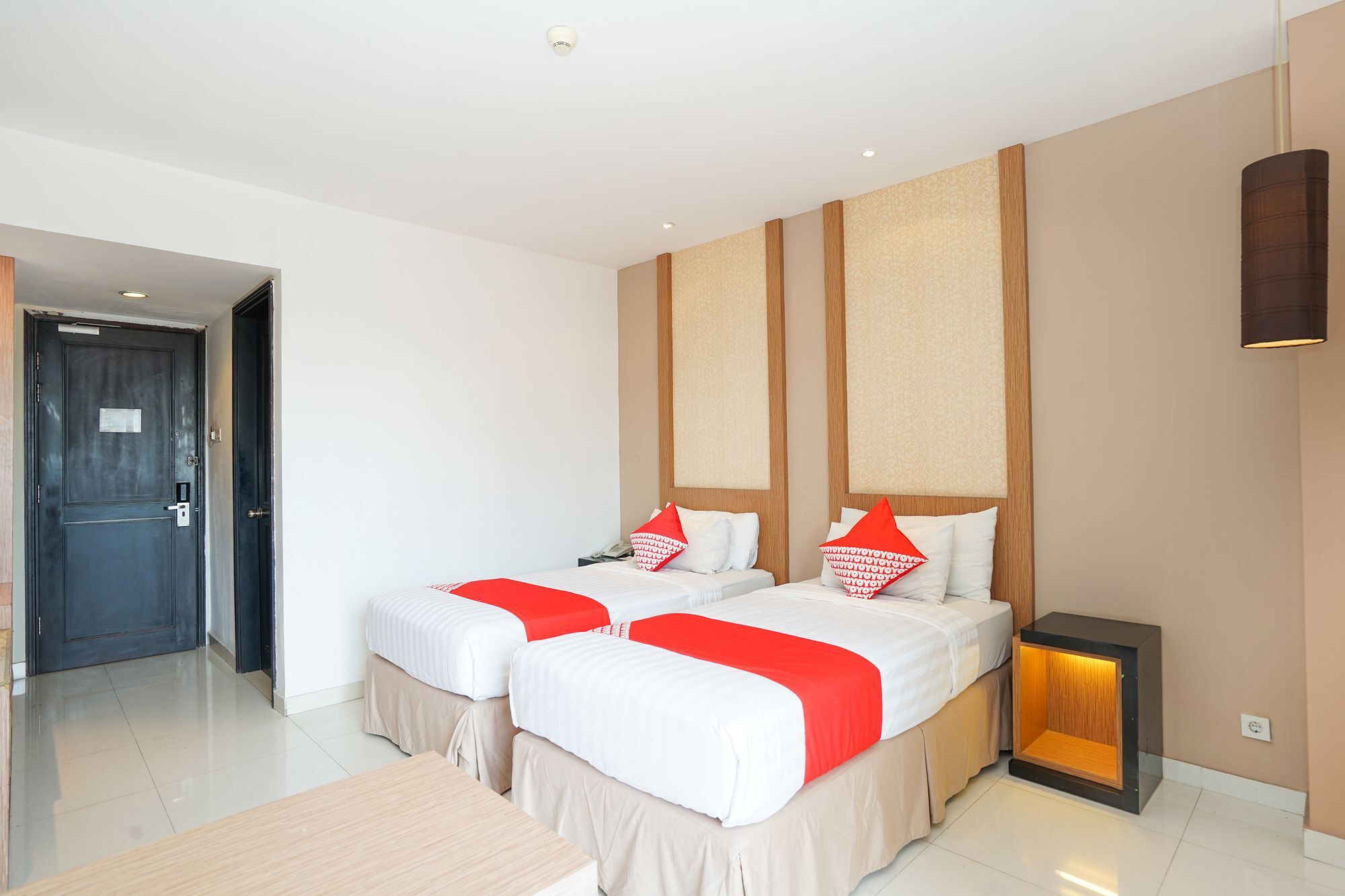 Oyo 197 Prime Royal Hotel Kapasari Екстер'єр фото